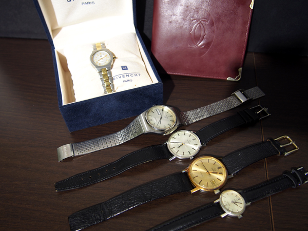 腕時計　財布　Cartier