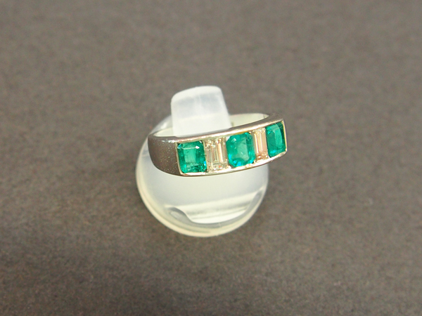 PT900　エメラルド　ダイヤモンド　指輪