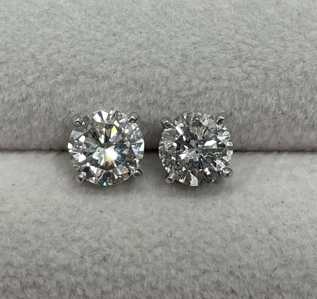 ピアス Pt/Pt900 2.1g ダイヤ 1.242ct/1.382ct