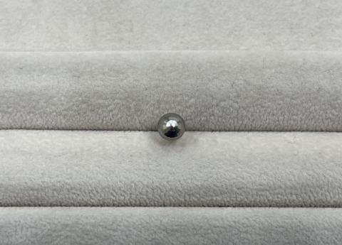 ピアス Pt900 0.6g