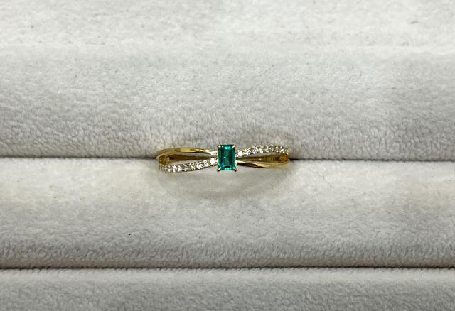 リング K18YG 2.2g エメラルド 0.14ctダイヤ 0.11ct