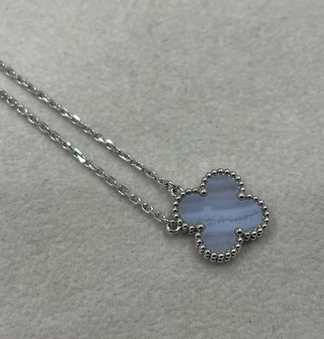 ヴァンクリーフ&アーペル ヴィンテージアルハンブラ ネックレス K18WG 5.4g カルセドニー