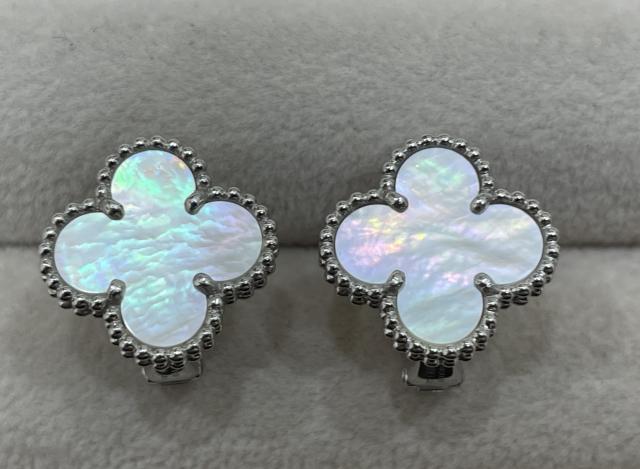 ヴァンクリーフ&アーペル ヴィンテージアルハンブラ イヤリング K18WG 7.5g シェル