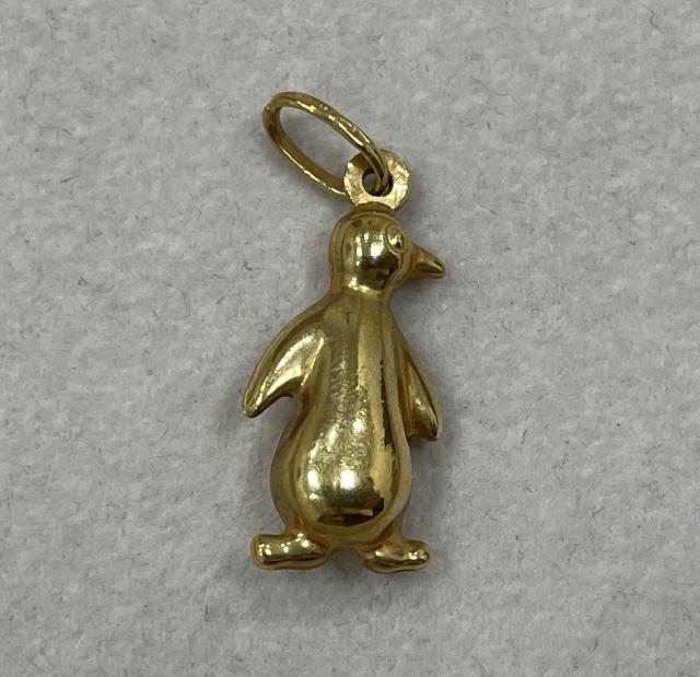 ウノアエレ ペンダントトップ K18YG 1.6g ペンギン アニマル