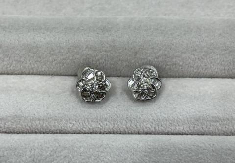 QVC イヤリング K18WG 2.3g ダイヤ 0.25ct/0.25ct フラワー