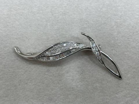 ブローチ Pt950 7.6g ダイヤ 0.64ct
