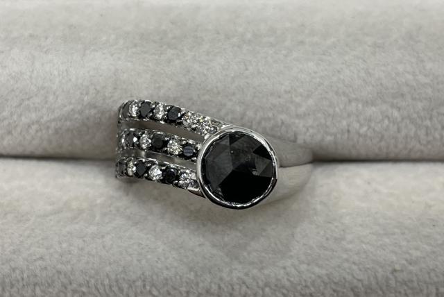 リング K18WG 8.0g ダイヤ 2.03ct