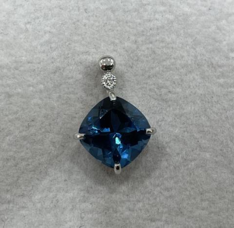 ペンダントトップ Pt900 1.6g トパーズ 2.21ctダイヤ 0.01ct