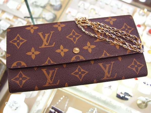 LOUIS VUITTON 財布　チェーンネックレス