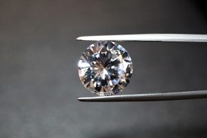 ダイヤモンドの傷・割れを防ぐ取り扱いとお手入れ方法